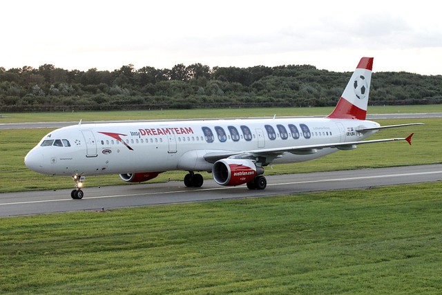Austrian Airlines Airbus A321 111 aircraft